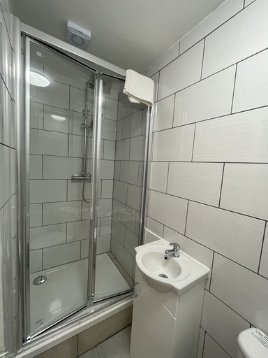 Bathroom 3, Tinapa Suites, Tameside