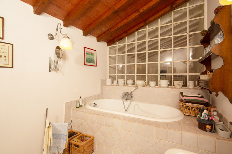 Bathroom 5, Villa Settignano by Mmega, Florence