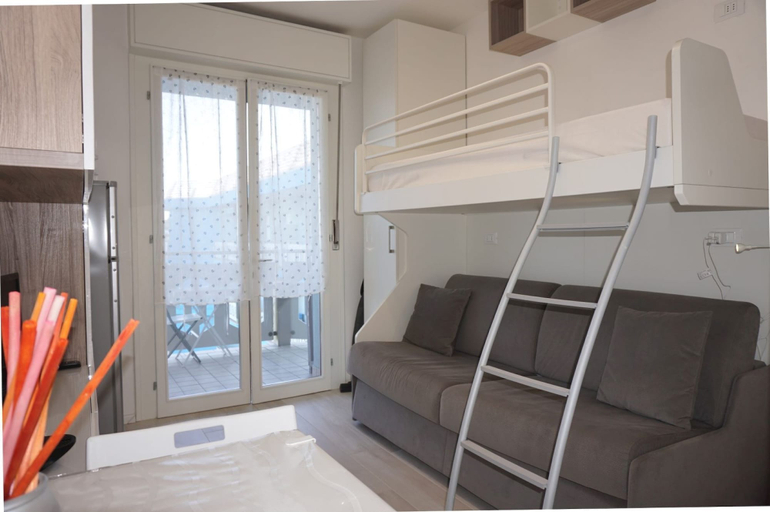 Bedroom 3, Beautiful Sea Front Apartment With Swimming Pool, Venezia