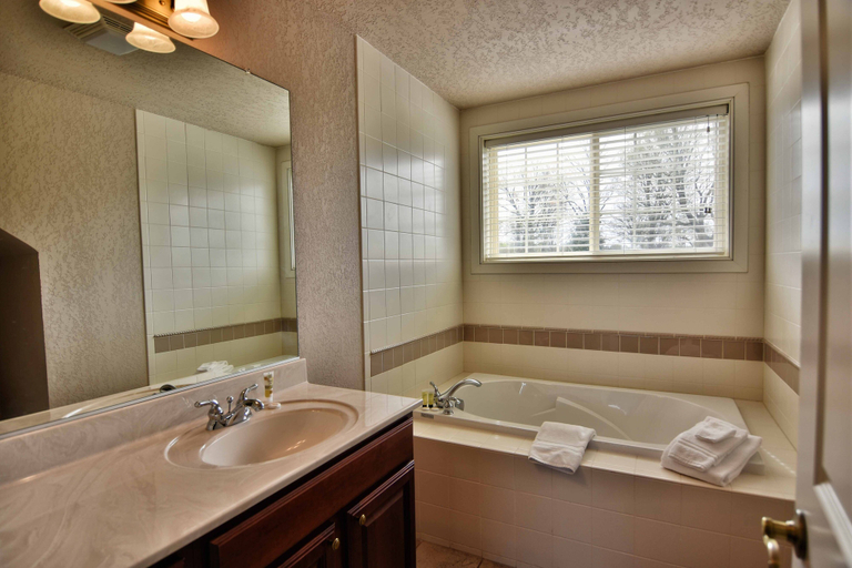 Bathroom 4, Unit 303 BD/ 2 BA, Barron