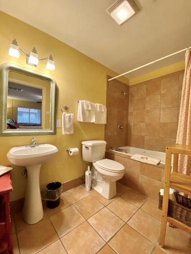Bathroom 3, Comal Inn, Comal