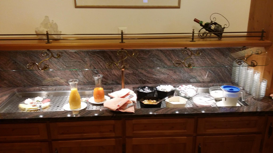 Food & Drinks 4, Alpine Budget Rooms by Tascherhof, Visp