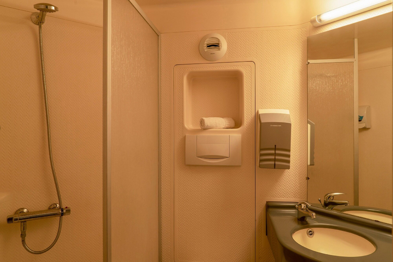 Bathroom 3, The Originals Access, Hôtel Mâcon Sud, Saône-et-Loire