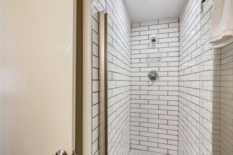 Bathroom 4, Victorian 8202-just Beachy, Galveston