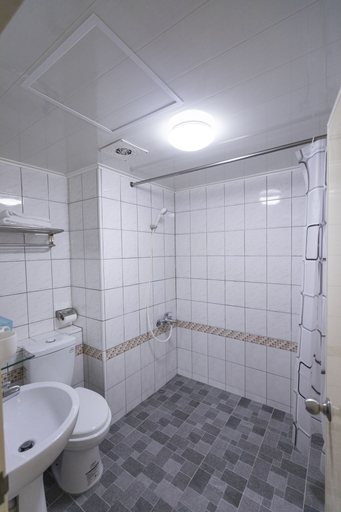Bathroom 4, Tzu Chi Hotel, Pingtung