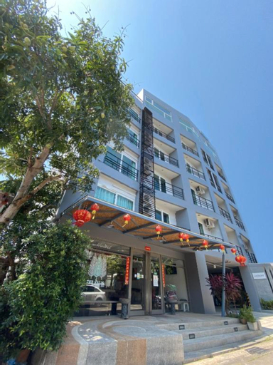Exterior & Views 30