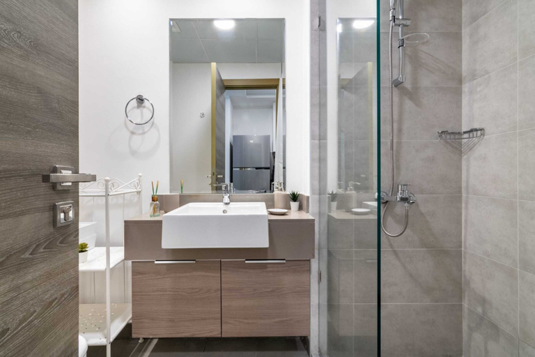 Bathroom, GuestReady Holiday Homes - The Aquatic Blossom, Dubai