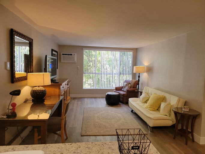 Others 5, Hollywood Cosmopolitan Apartments, Los Angeles