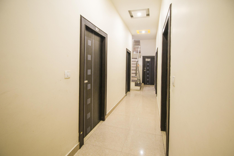 Public Area 3, Hotel Gopal, Hardwar