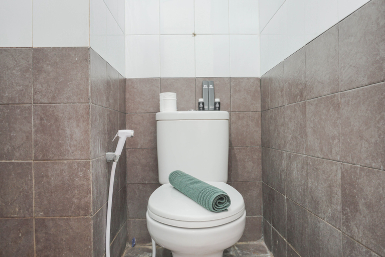 Bathroom 3, Green Pramuka City Apartment, East Jakarta