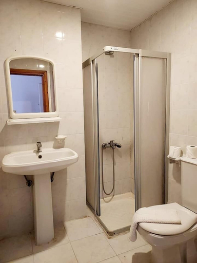Bathroom 2, Larsens Suit Hotel, Alanya