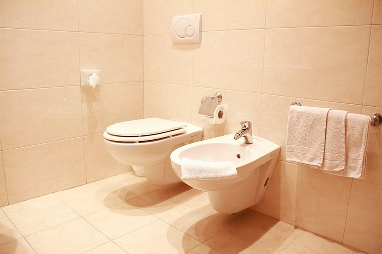 Bathroom 5, c-hotels International, Rimini