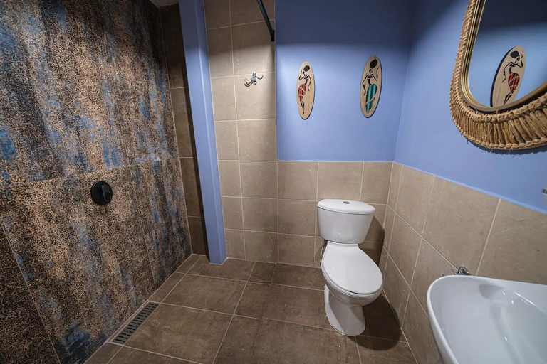 Bathroom 3, HOLT - Astorga Gardens - The African, Medellín