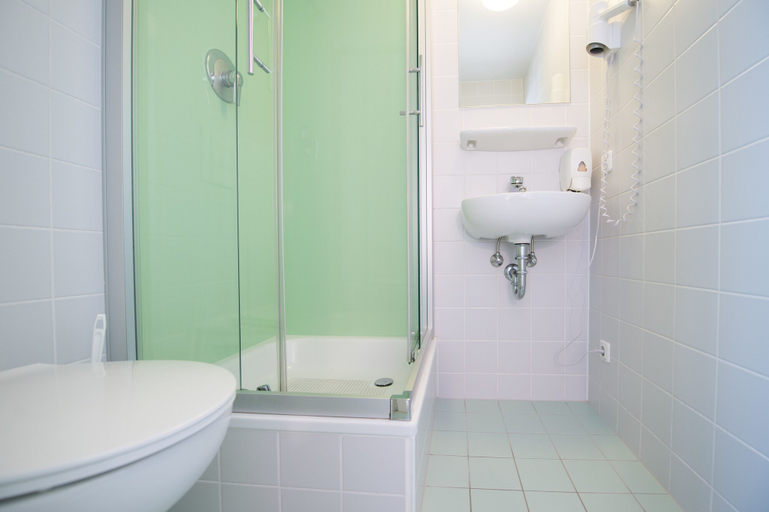 Bathroom 5, Wombats City Hostel Munich, München