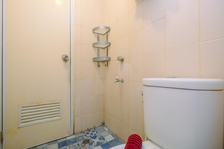 Bathroom 5, Simply Minimalist Studio Serpong Green View Apartment, South Tangerang