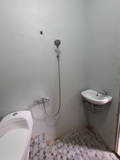 Bathroom 3, Penginapan Permana, Kubu Raya