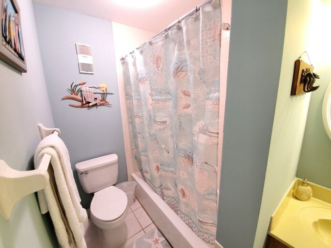 Bathroom 4, Summerhouse 144, Saint Johns