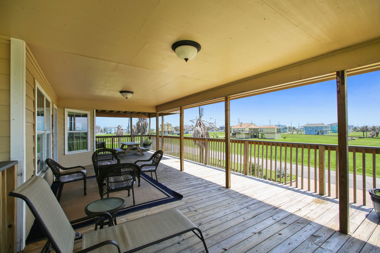 Others 4, Beach Retreat, Galveston