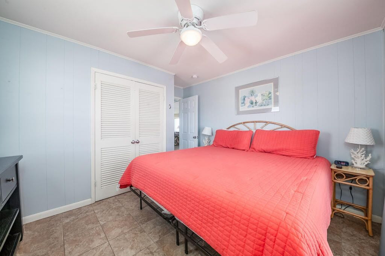 Bedroom 2, Lost Palms, Baldwin
