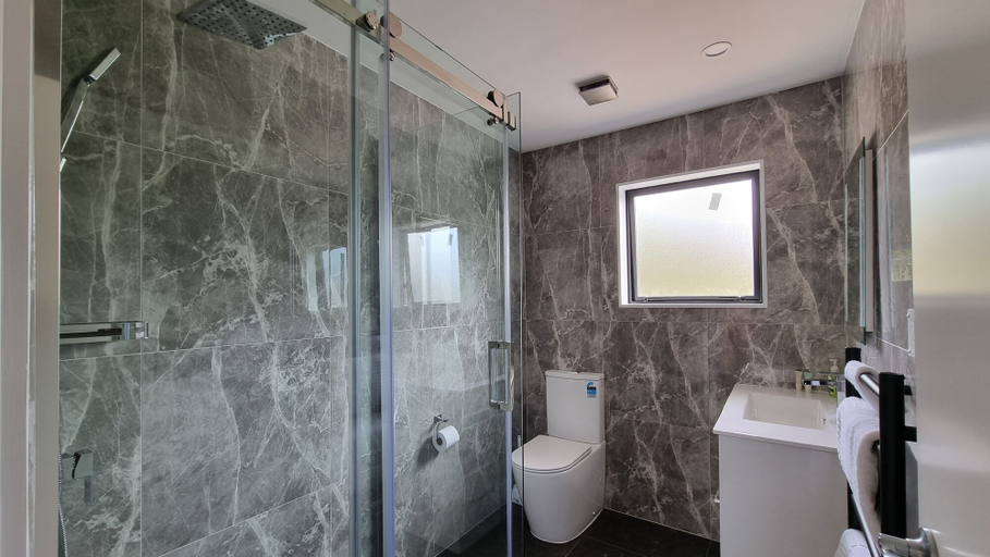 Bathroom 5, Hideout at Matua Kumeu, Rodney