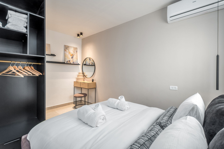 Bedroom 4, Stunning ONE bdr big Balcony