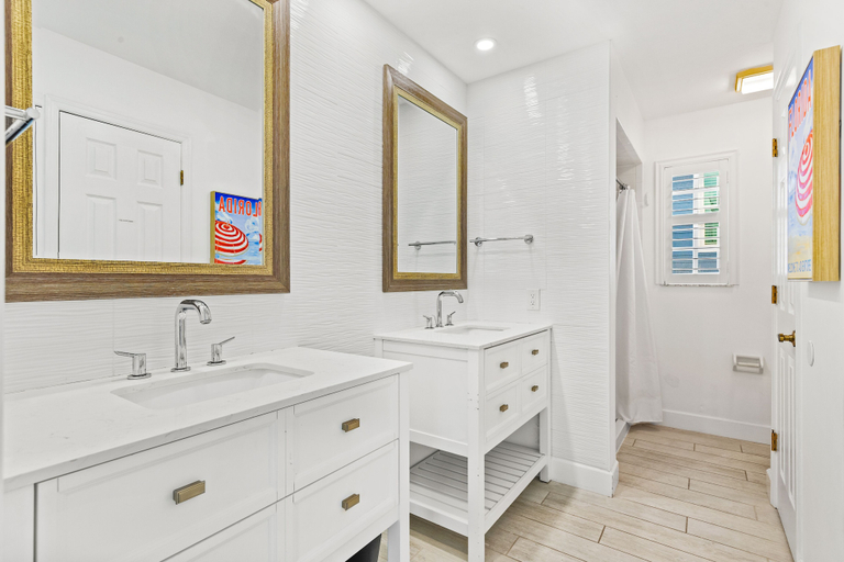 Bathroom 4, 5537 Palmetto, Lee