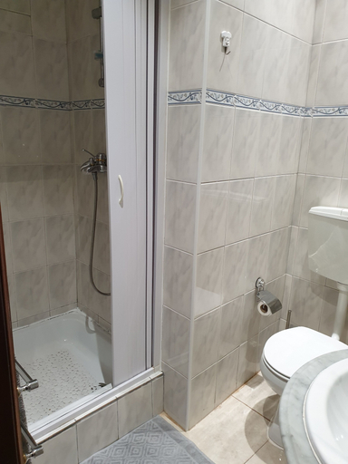 Bathroom 4, Zuni Apartment, Lisbon