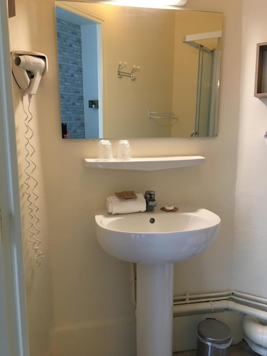 Bathroom 4, Hôtel Le Trouville, Calvados
