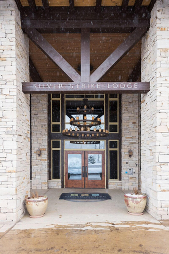Exterior & Views 2, Silver Strike Lodge #403 - 2 Bed Den, Summit