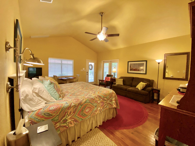 Bedroom 2, Comal Inn, Comal