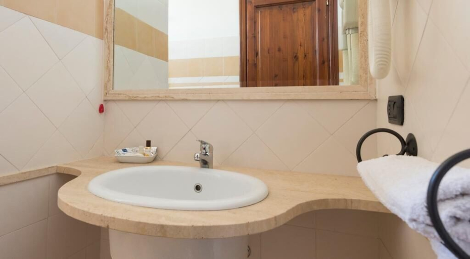 Bathroom 4, Hotel Lady Lusya, Syracuse