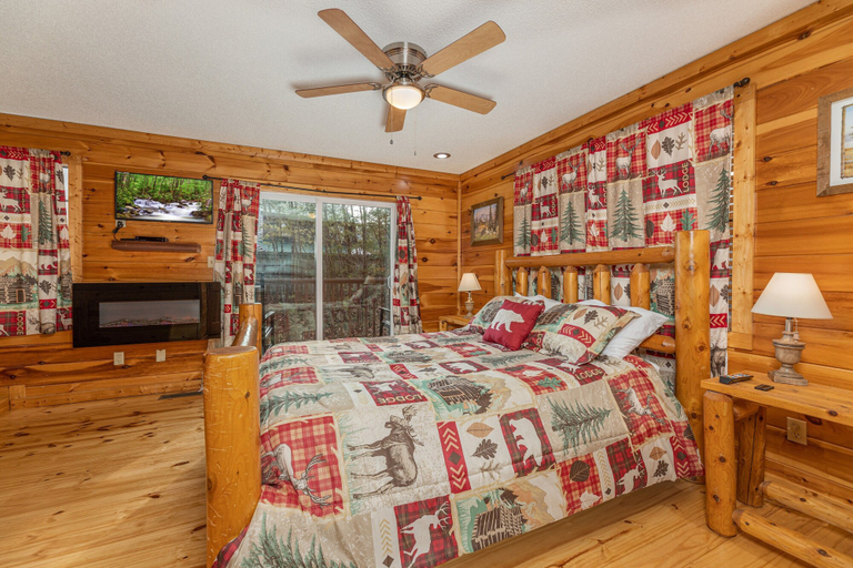 Bedroom 2, Enchanted Memories, Sevier