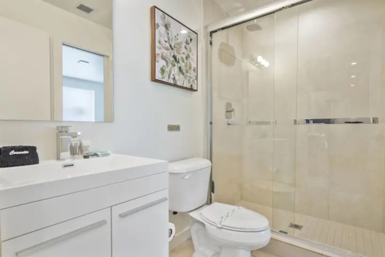 Bathroom, Miami Suite 203, Miami-Dade