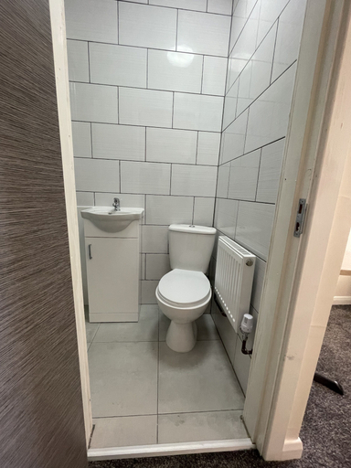 Bathroom 3, Tinapa Suites, Tameside