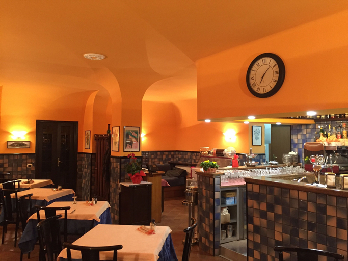 Food & Drinks 4, Briisa De Ness, Como
