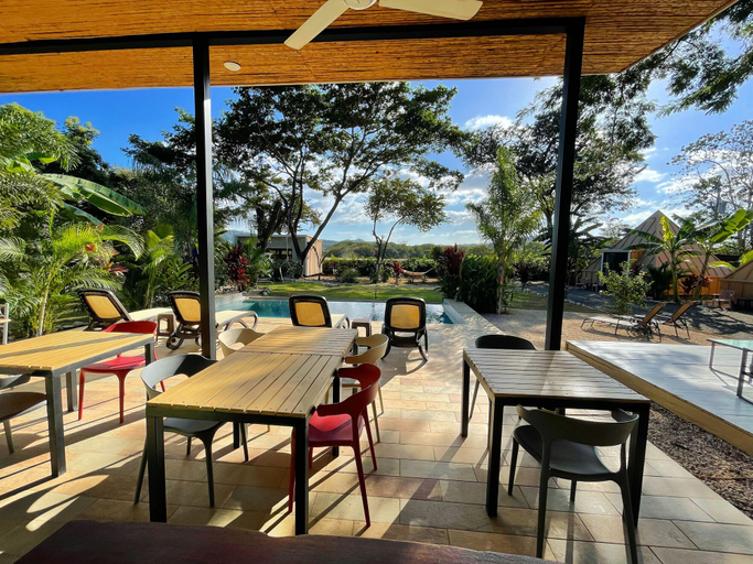 Food & Drinks 5, Pyramid Roche Tamarindo, Santa Cruz