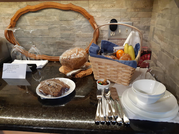 Food & Drinks, Reef Point Oceanfront B & B, Alberni-Clayoquot