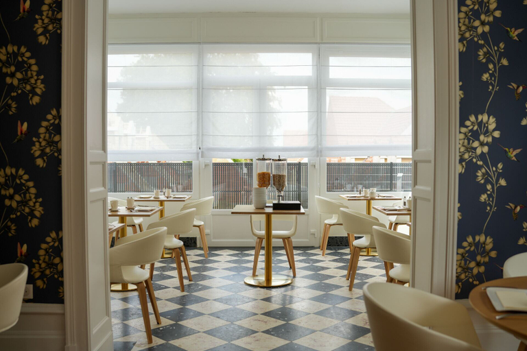 Food & Drinks 5, Hotel Echappee en Baie - Chambres climatisees -Parking prive gratuit dont forfaits bornes electrique, Somme