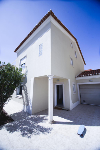 Others 4, Pineapple Surf House, Peniche