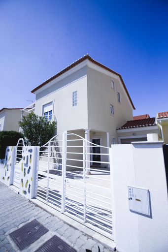 Others 5, Pineapple Surf House, Peniche