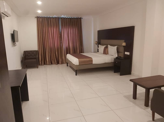 Bedroom 3, Goshen-Ra Hotel, Wouri