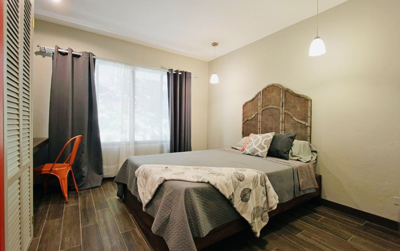 Bedroom 4, Relaxing Sound of River Birds Squirrels, Santa Ana