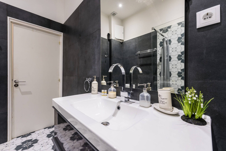 Bathroom 3, GuestReady - Cityscape coastal flat, Porto