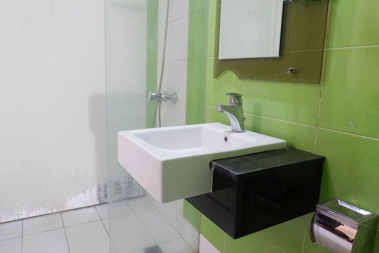 Bathroom 1, Best Price & Cozy Studio at The Square Apartment Surabaya, Surabaya