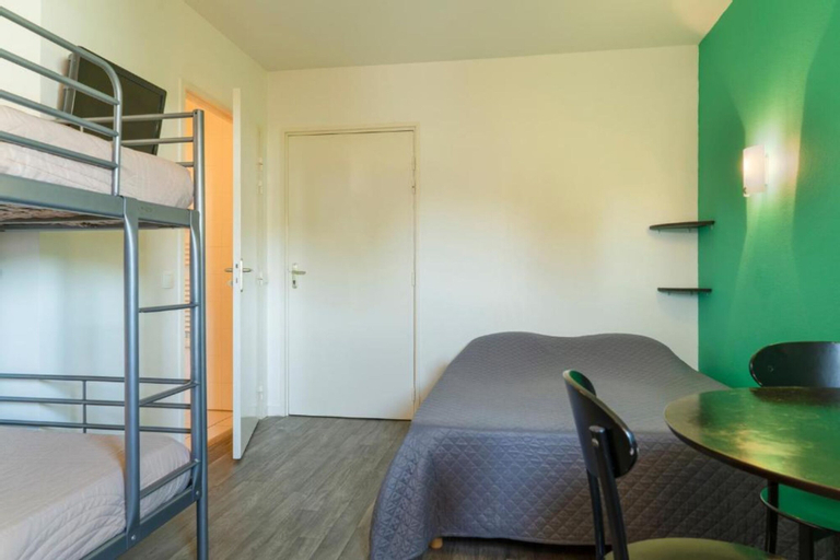 Bedroom 16