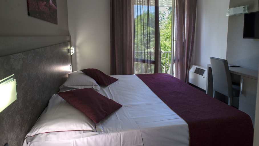 Bedroom 3, Hotel Salus, Parma