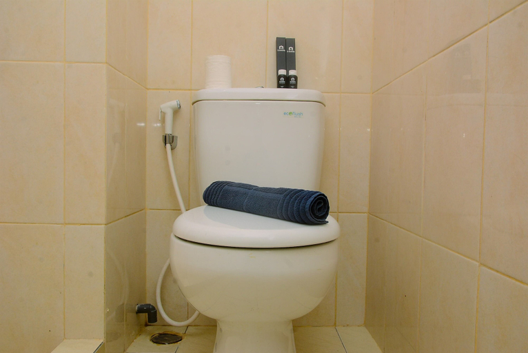 Bathroom 3, Homey Studio at Springlake Summarecon Bekasi Apartment, Bekasi