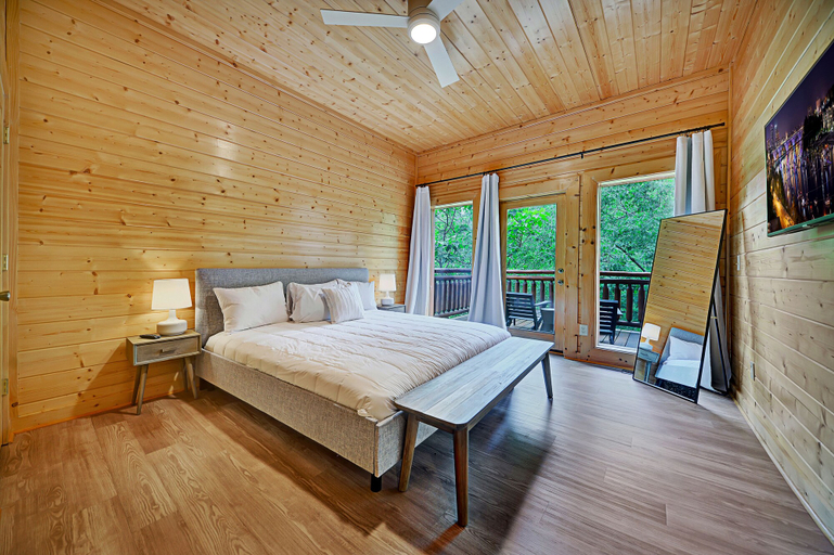 Bedroom 3, Autumn Blessings, Sevier