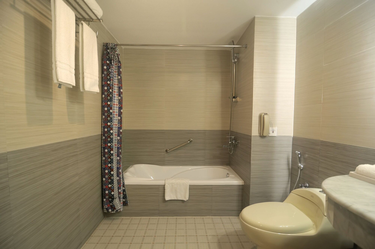 Bathroom 5, Sea Pearl Beach Resort & Spa, Cox's Bazar