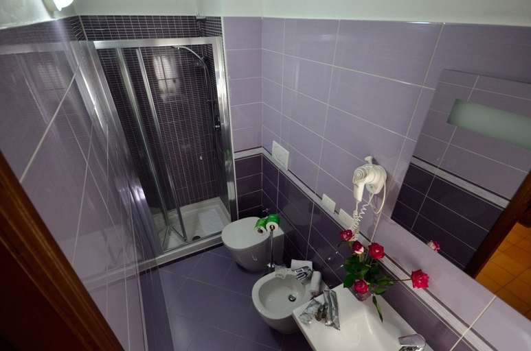 Bathroom 5, San Marco, Reggio Nell'Emilia